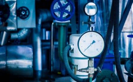 cadran de contrôle de la compression d'air sur un compresseur